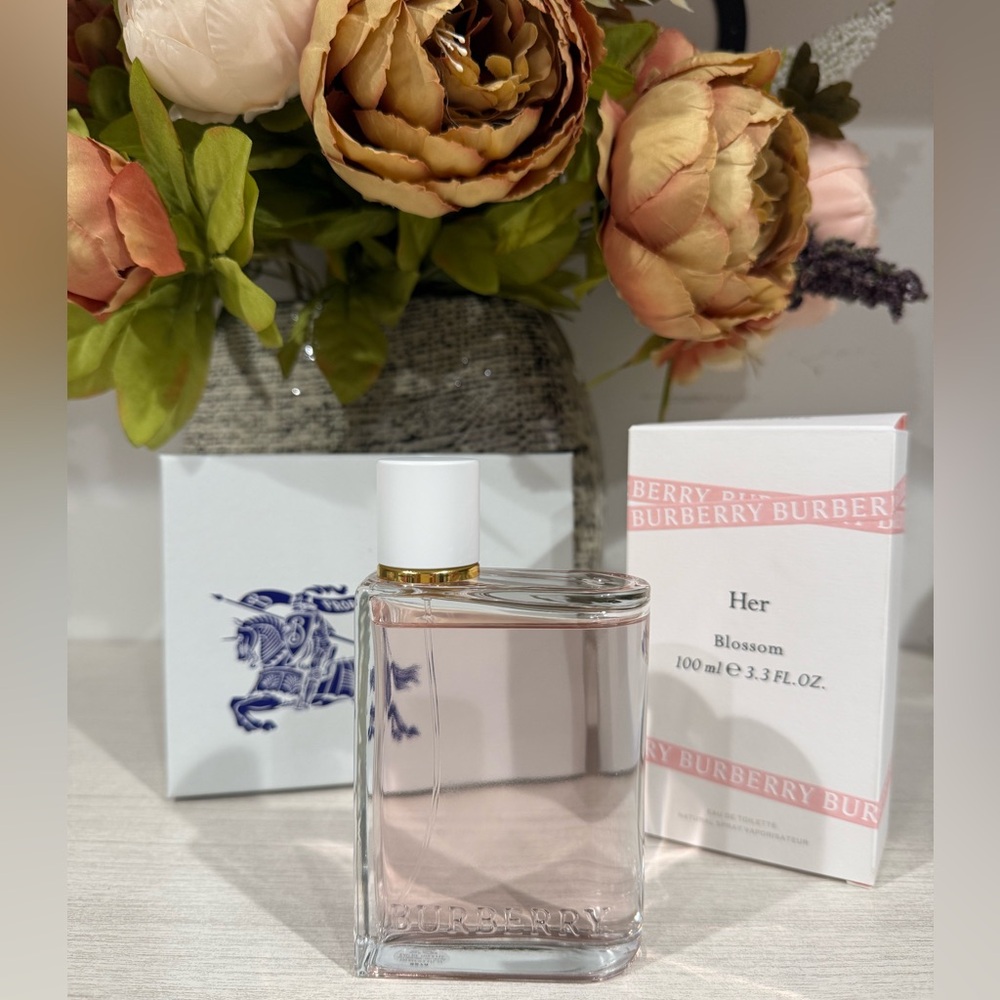 Burberry Her Blossom Eau de Toilette — Soft Pink and White Bottle